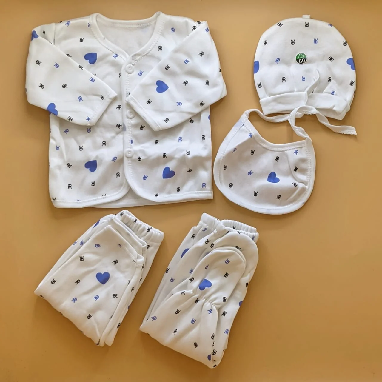 5 Pieces Suit Set - Winter - Hearts - Image 3