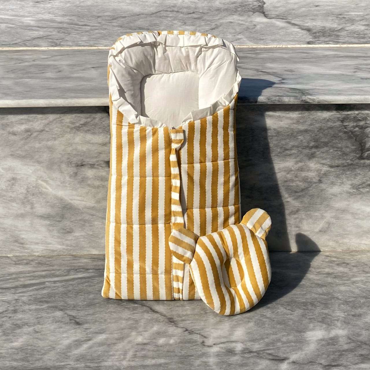 Carry Nest with Pillow - Lines - Image 6