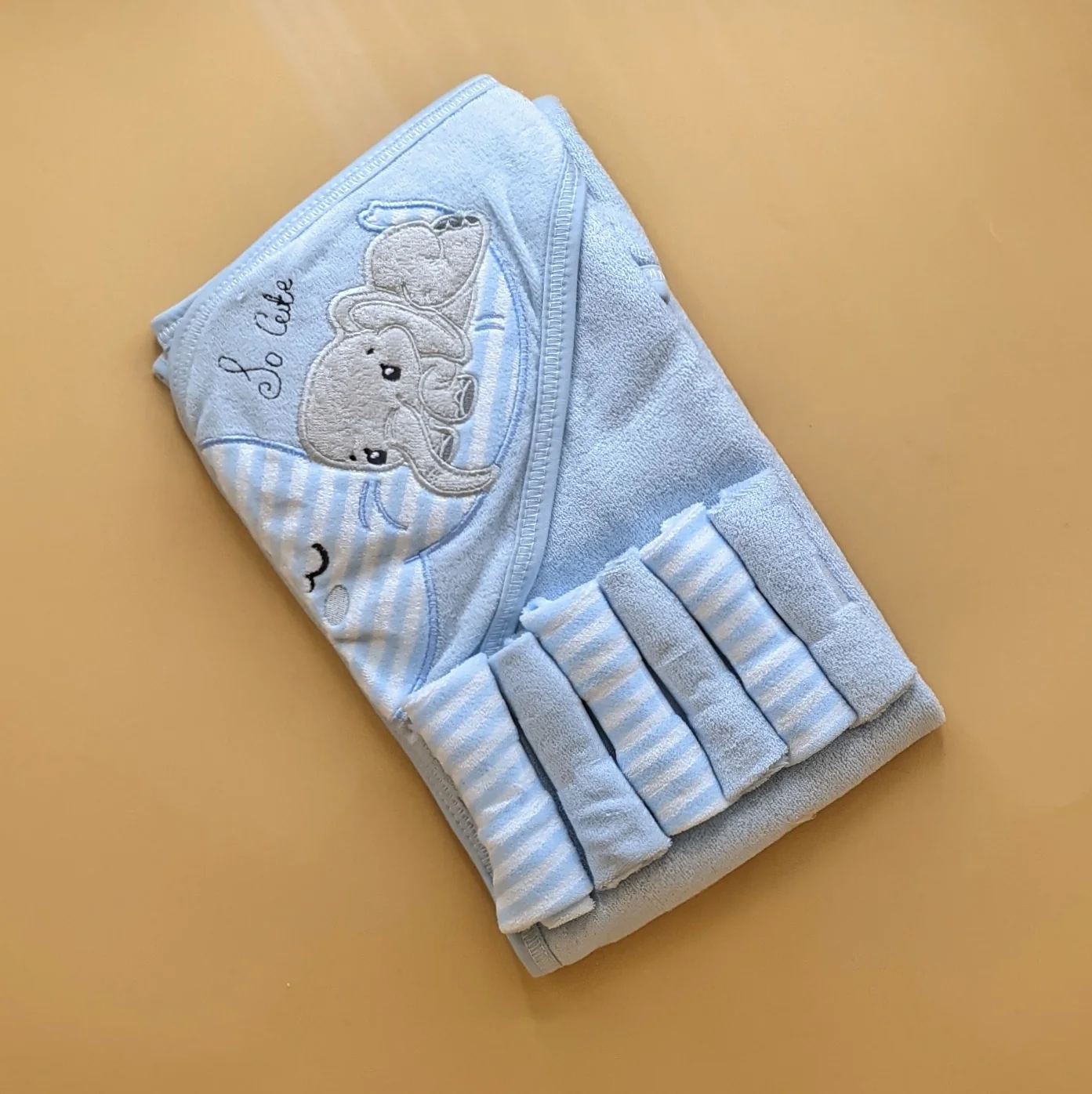 Hooded Bath Towel with 6 Pieces Face Towels - Image 2