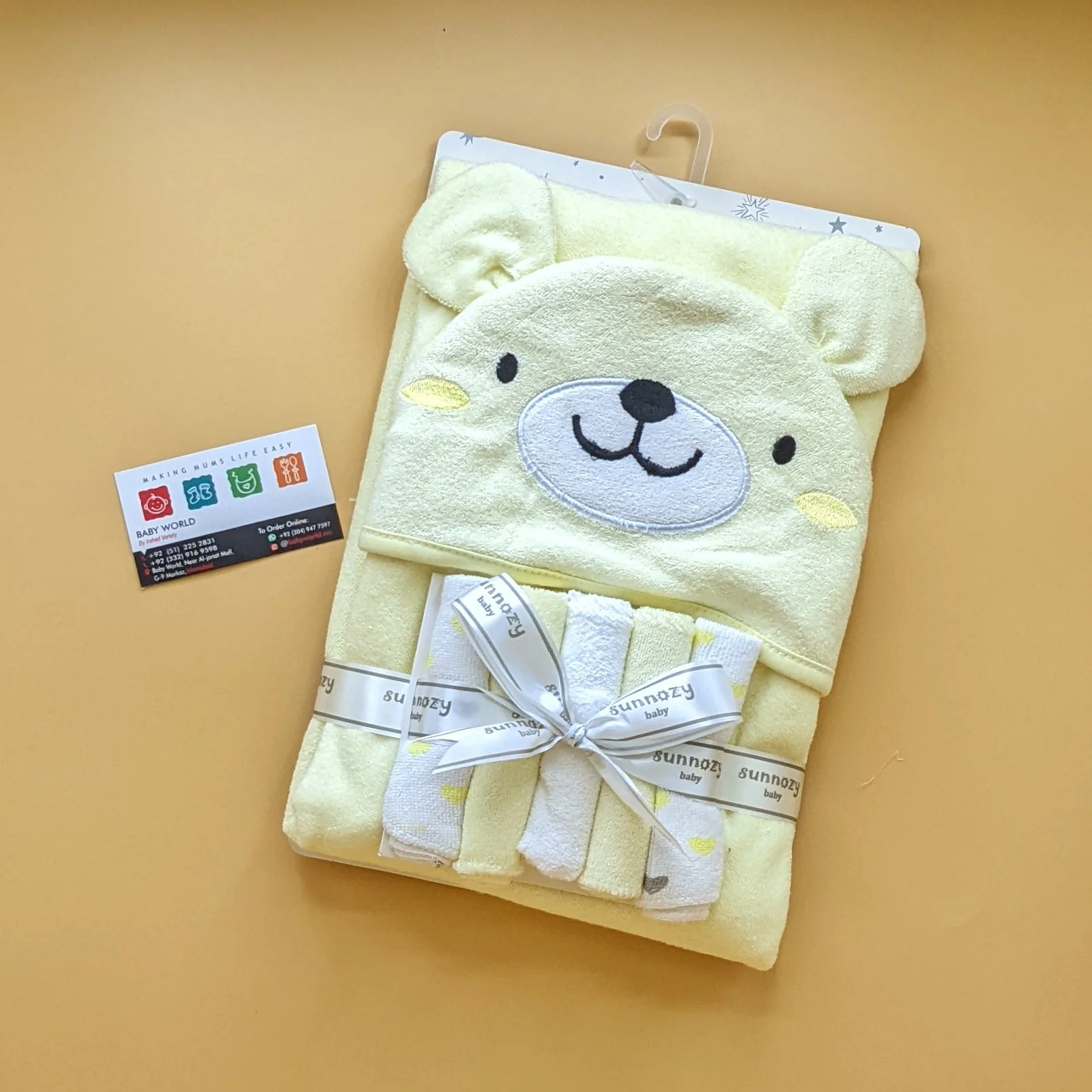 Hooded Bath Towel with 5 Pieces Face Towels - Image 4