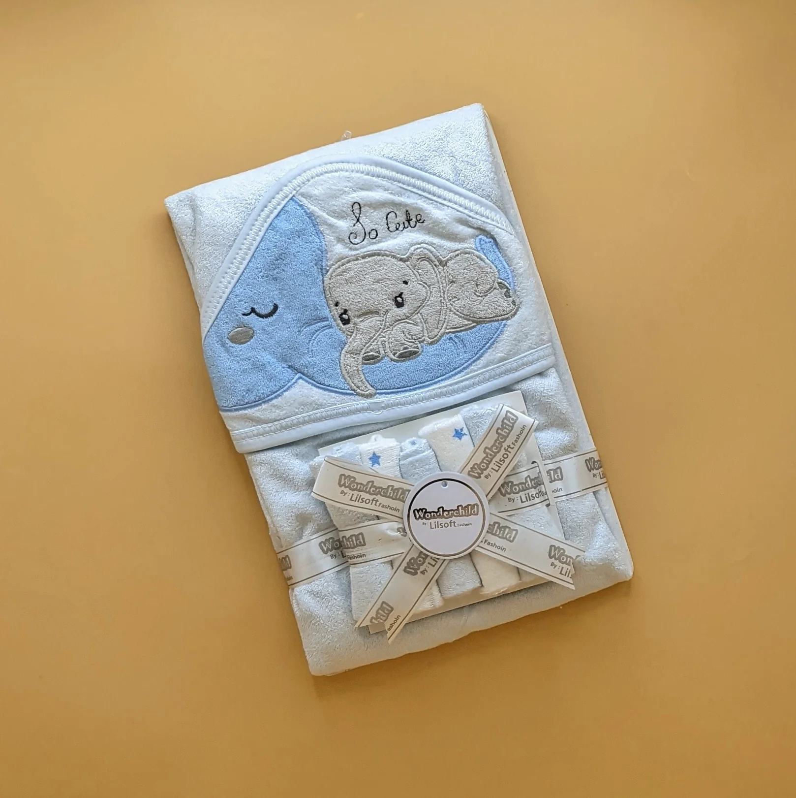 Hooded Bath Towel with 5 Pieces Face Towels - Image 2