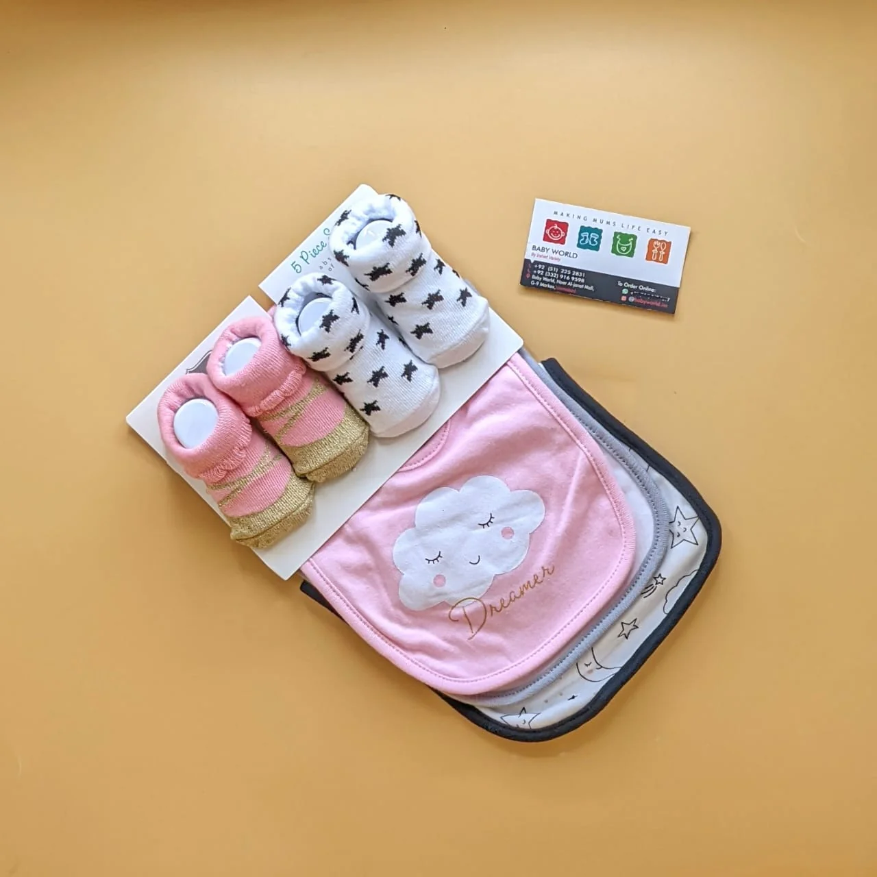 Pack of 3 Bibs & 2 Booties - Image 20